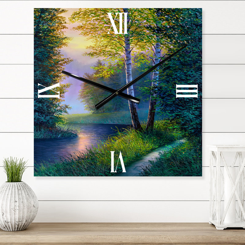 Horloge murale matinale à travers la forêt de bouleaux, Grand