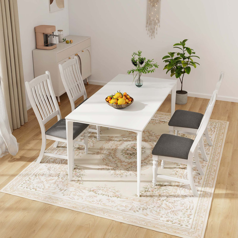 Chaise de salle à manger à dossier à lattes cloutées