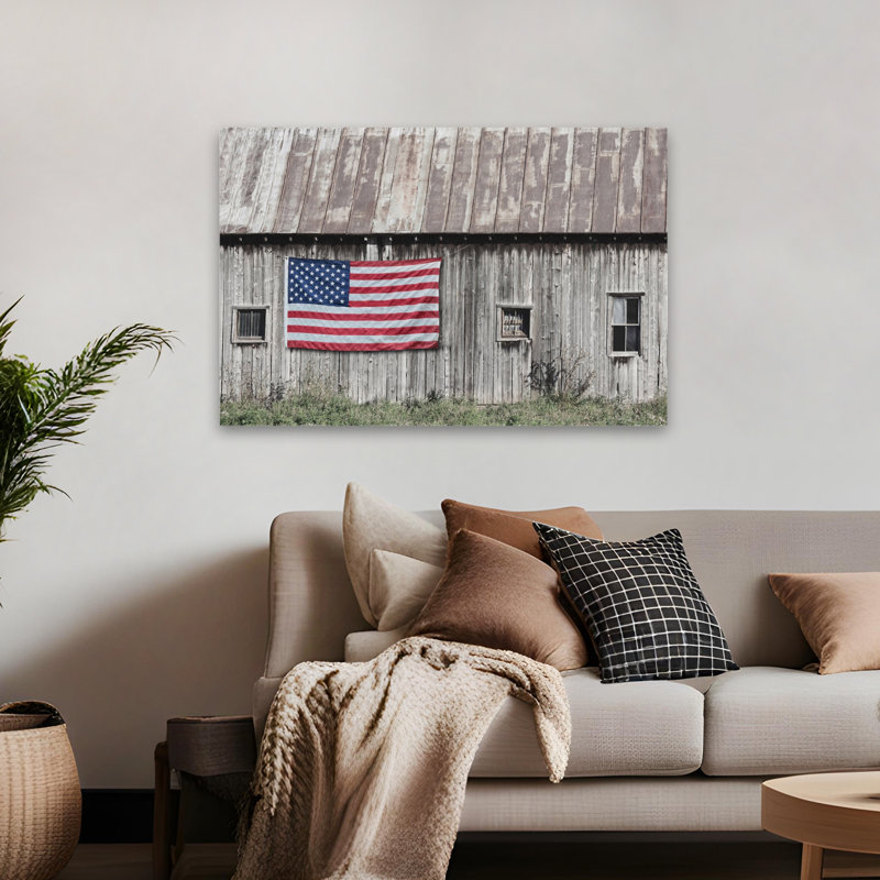 Vieille grange patriotique - photographie de ferme contemporaine, H 32 po x l 48 po