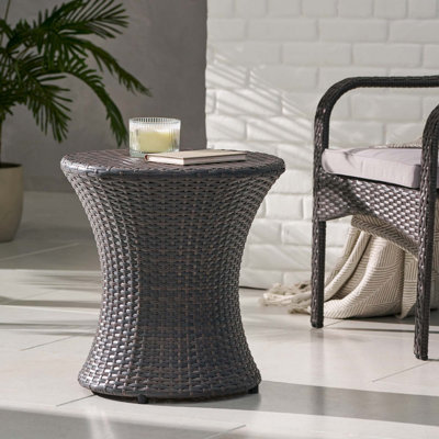 Élégante table d'appoint peu encombrante pour l'intérieur et l'extérieur