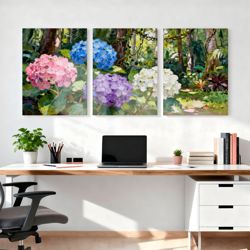 Ensemble de 3 tableaux sur toile tendue représentant un jardin d'hortensias, H 24 po x l 48 po