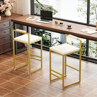 Tabourets de bar rembourrés de 2 en blanc crème et doré, à dossier bas, adaptables à plusieurs espaces pour les espaces de vie modernes à l'intérieur, sièges en velours à base dorée avec repose-pieds confort