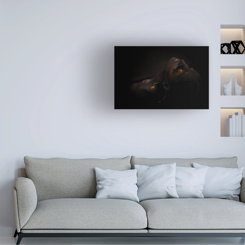 Contemporary, 19" W x 12" H