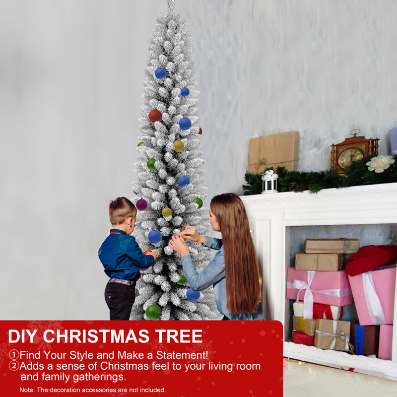 Arbre de Noël enneigé 6 pi - Arbre en PVC mince avec 358 pointes enneigées, conception peu encombrante, effet de neige réaliste, support en métal robuste, installation facile