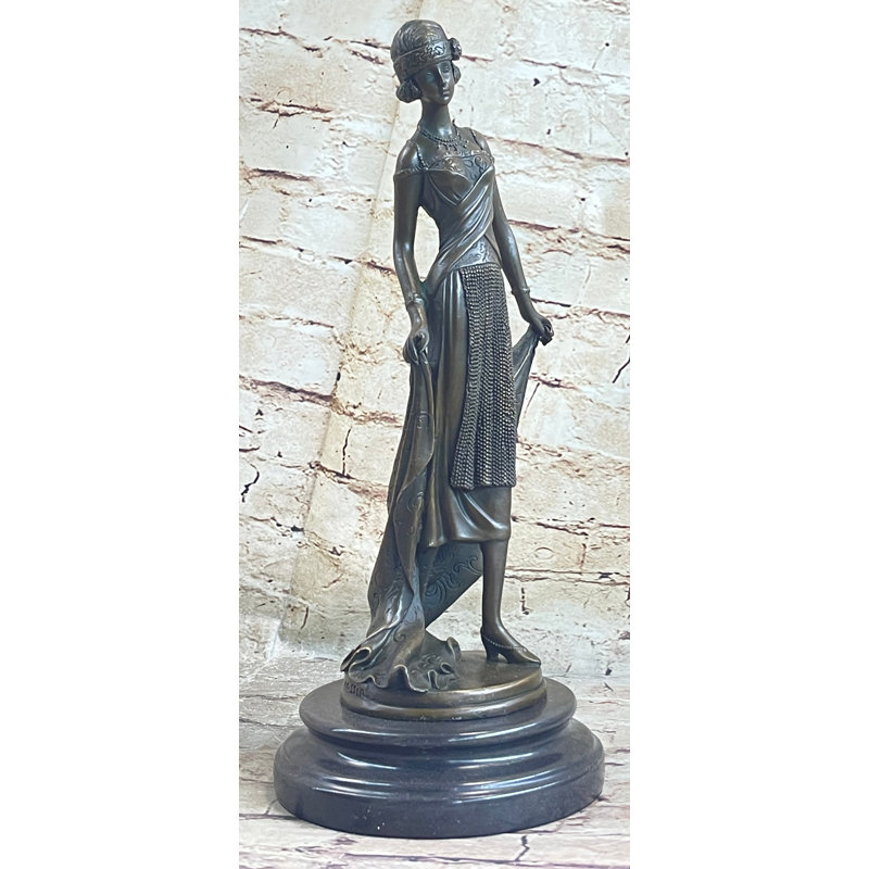 Haute société Lady Is Poised And Elegant