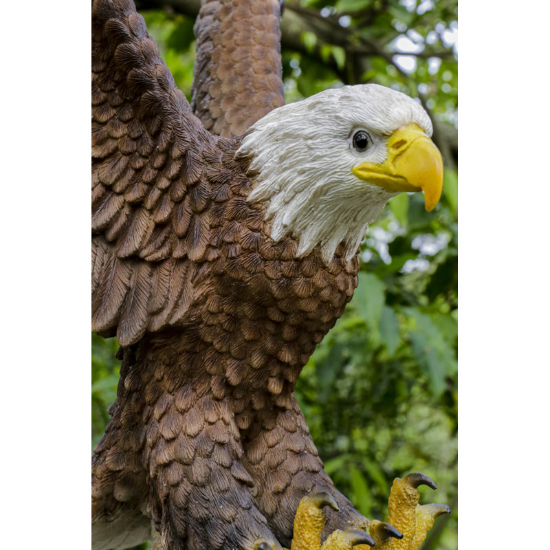 Petite statue d'aigle volant