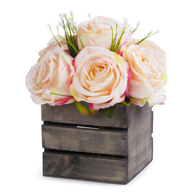 Arrangements floraux mixtes et centres de table en pot de bois