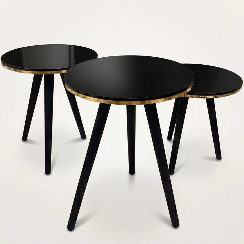 Ensemble de 3 tables gigognes rondes noires avec bordure dorée et pieds en bois de charme