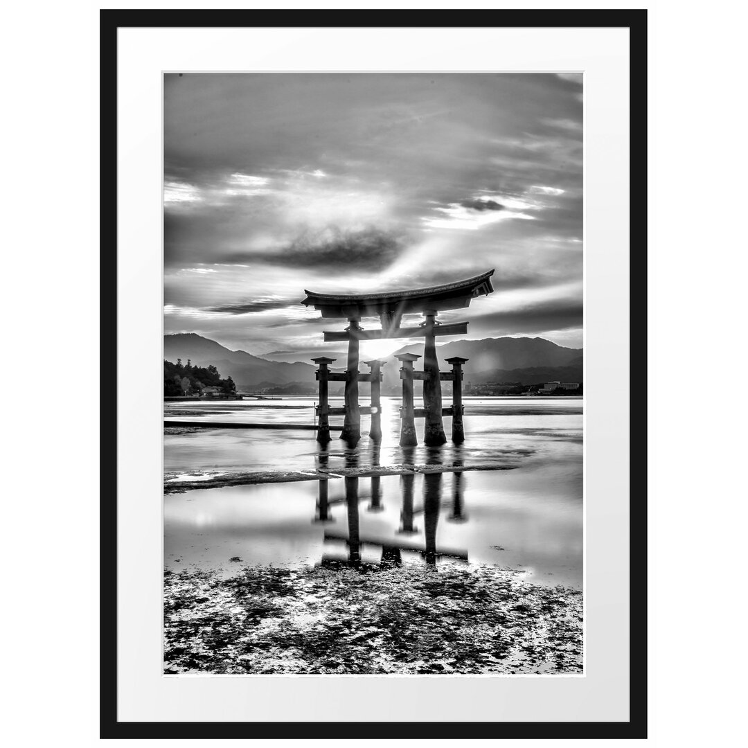 Gerahmtes Poster Torii Gate in Miyajima Japan