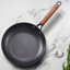 Poêles antiadhésives en fonte de 8 po de diamètre, poêle à frire avec poignée en bois d'acacia amovible, poêle à œufs omelette antiadhésif en nid d'abeille, plaques de cuisson faciles à nettoyer, compatibles avec toutes les surfaces de cuisson-112608882