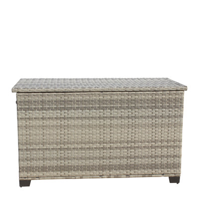Boîte de rangement extérieure grise - 148 gallons. Couvercle robuste en panneau de particules. Intérieur spacieux. Se déplace facilement avec les poignées. Fabriqué en PE et en acier. Assemblage requis Contenant de patio gris. Capacité de 148. Renforcé