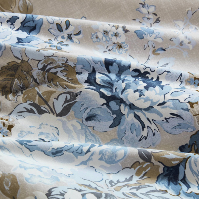 7 grands lits, motif floral intemporel, deux looks chics, literie de taille confort toute l'année, design rétro, douillet