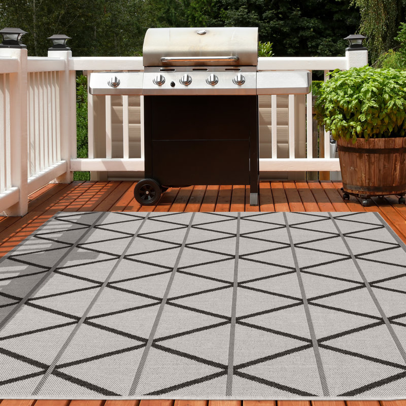 Tapis gris à motif géométrique Fitzpatrick, Rectangle 7 pi 10 po x 10 pi 6 po