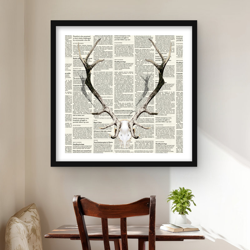 Deer Horns sur un journal | Décor de bureau encadré beige