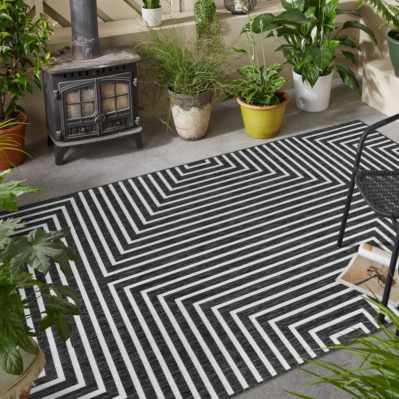 Tapis contemporain noir et blanc Odawa, Rectangle 4 pi 1 po x 6 pi 1 po