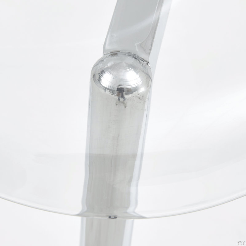 Ensemble de table et de chaises. Une table ronde en verre trempé transparent de style minimaliste moderne, des pieds en métal argenté, jumelés à 4 chaises de salle à manger transparentes de style moderne, apportant une expérience luxueuse.