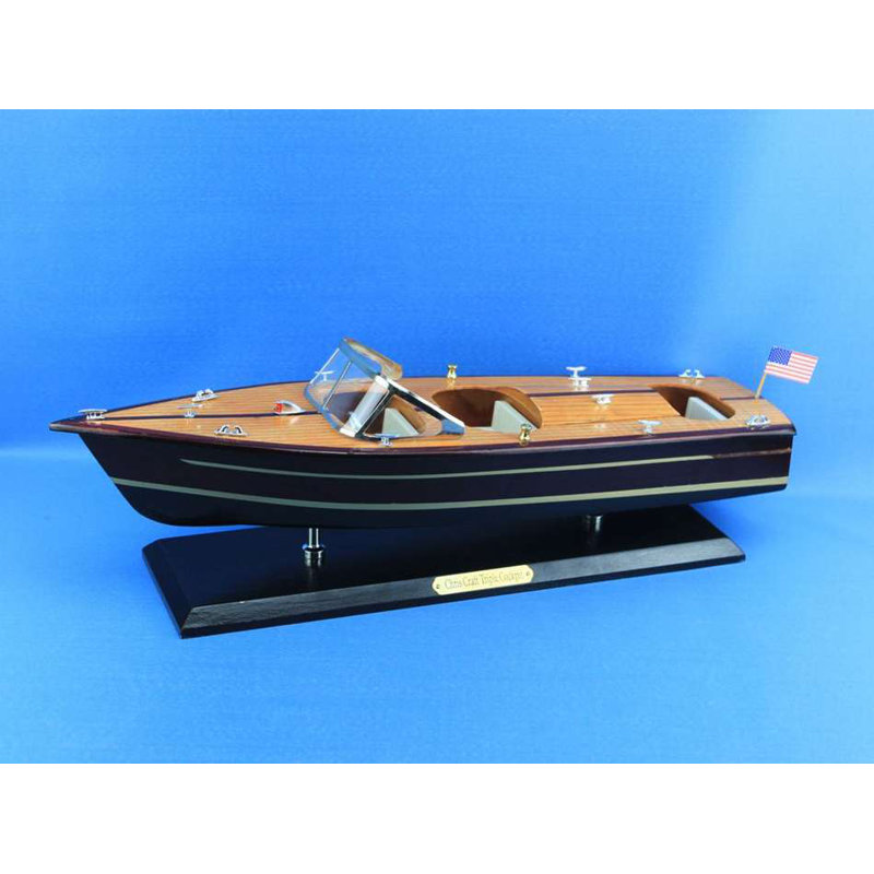Bateau à trois cockpits