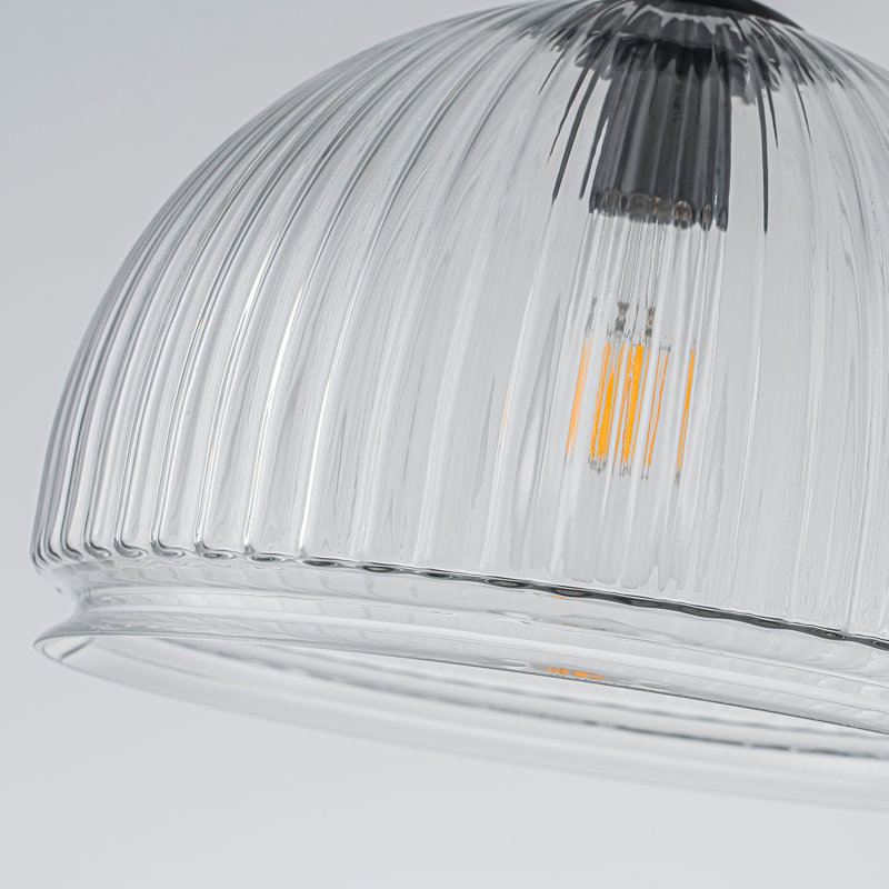 Plafonnier semi-encastré à une lumière, style moderne du milieu du siècle, avec abat-jour en verre transparent cannelé.