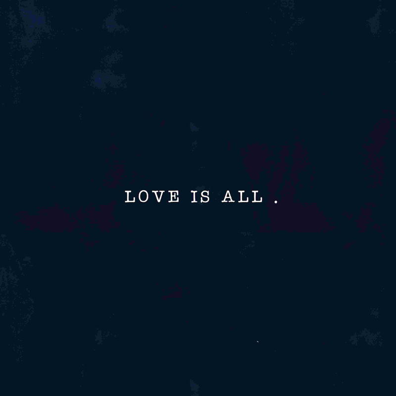«Love is All», art textuel sur toile tendue, H 20 po x l 20 po