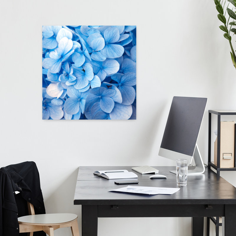 Fleurs bleues, art floral contemporain, H 18 po x l 18 po