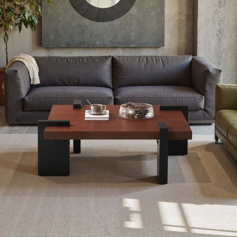 Table basse robuste en bois aggloméré au design minimaliste