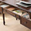 Bureau rectangulaire à 3 tiroirs en bois massif brun noisette