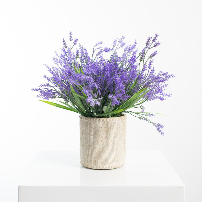 Herbes de Provence - Arrangement de fausses plantes dans un pot en béton lavande, menthe et romarin