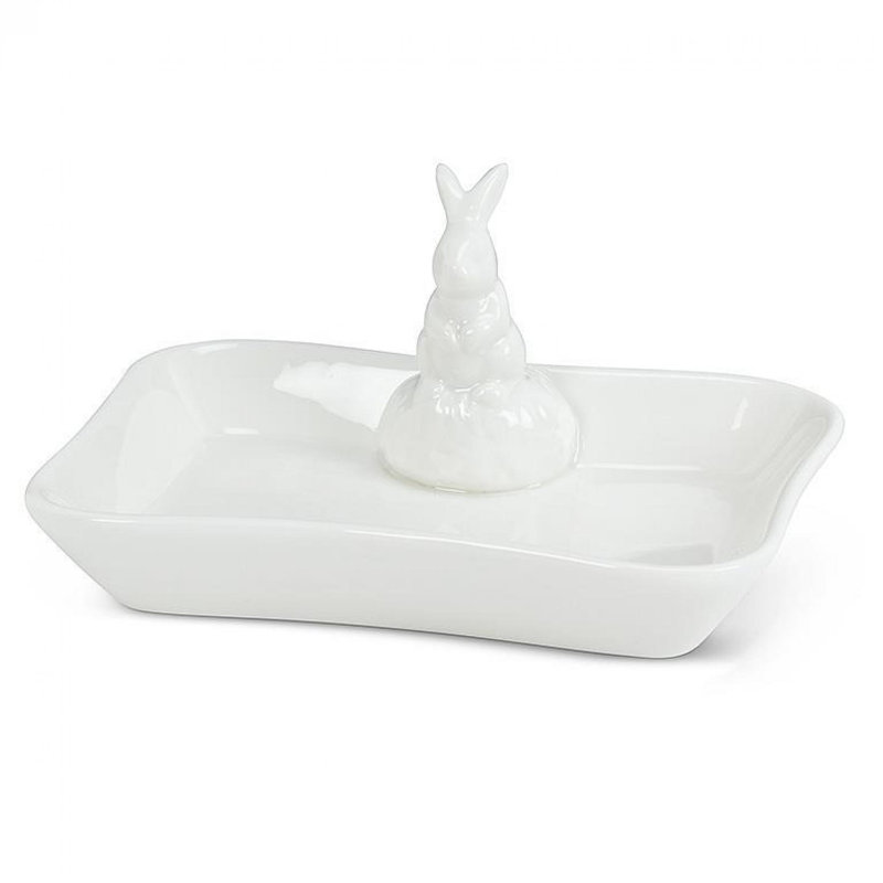 Lapin sur un porte-savon rectangulaire