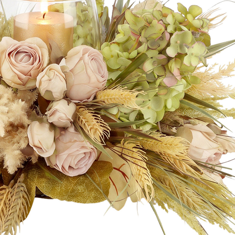 Bougeoir d'automne avec hortensias, roses séchées et blé