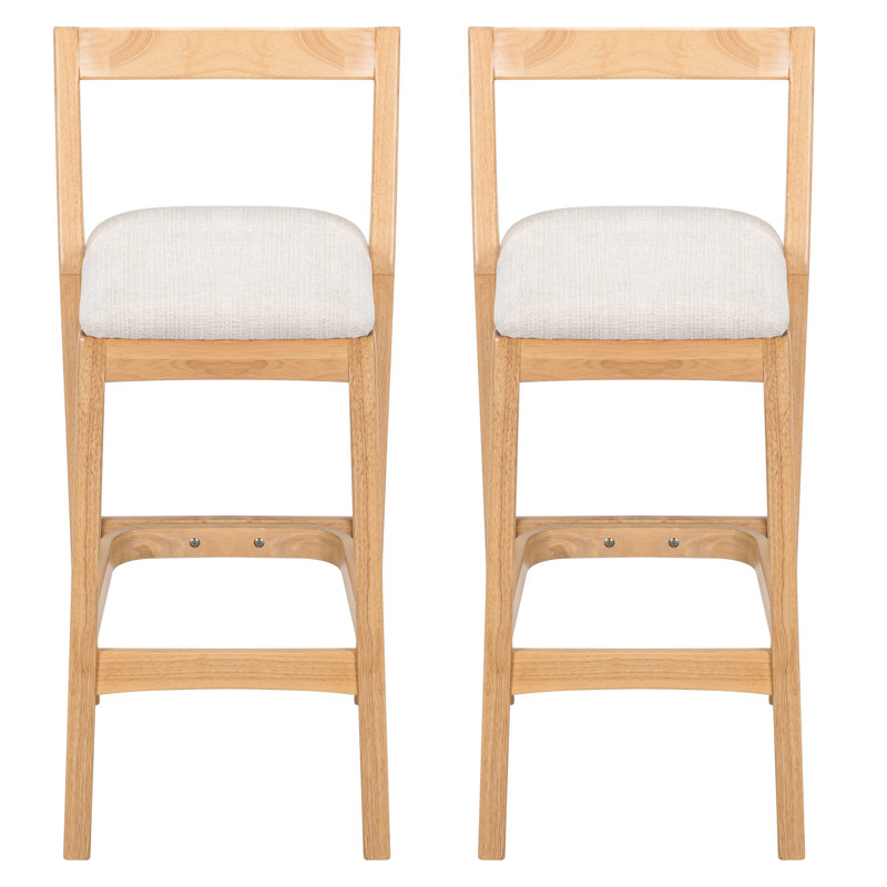 De 2 coussins en bois d'hévéa fabriqués à l'intérieur avec une finition naturelle et un coussin en tissu beige, une assise ergonomique et confortable, une structure stable pour une utilisation sécuritaire avec une finition, un revêtement, un confort de coussin et des pieds