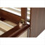 Pour les petites chambres d'amis et les espaces polyvalents Lit plateforme escamotable en pin grand format brun avec centrale électrique intégrée et décoration en rotin-129769827