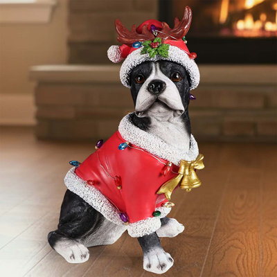 Charmante statue de Noël terrier de Boston en tenue de père Noël, parfaite pour les fêtes et les décorations gaies