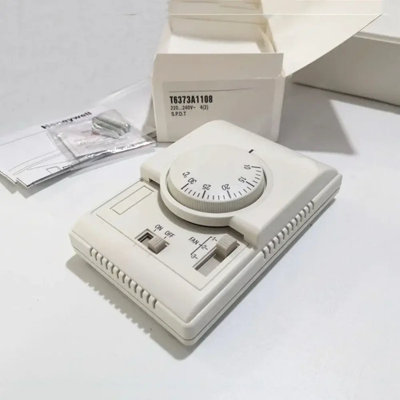 Thermostat d'eau simple à panneau central T6373a1108 Honeywell