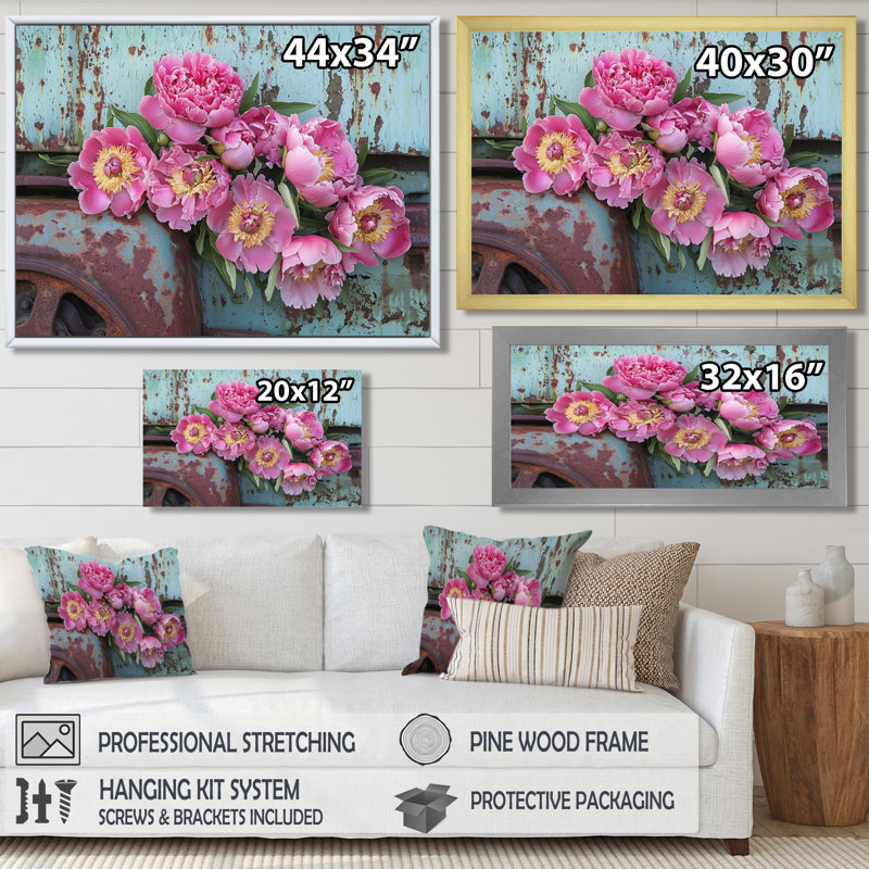 Pivoines par le vieux tracteur IV - pivoines, art mural encadré, H 34 po x l 44 po, Brown, Reproduction avec cadre flottant
