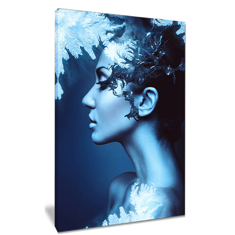 «Winter Woman with Splash», impression sur toile tendue, H 32 po x l 16 po x P 1 po