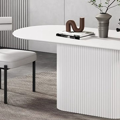 Table et chaise ovales simples et pratiques