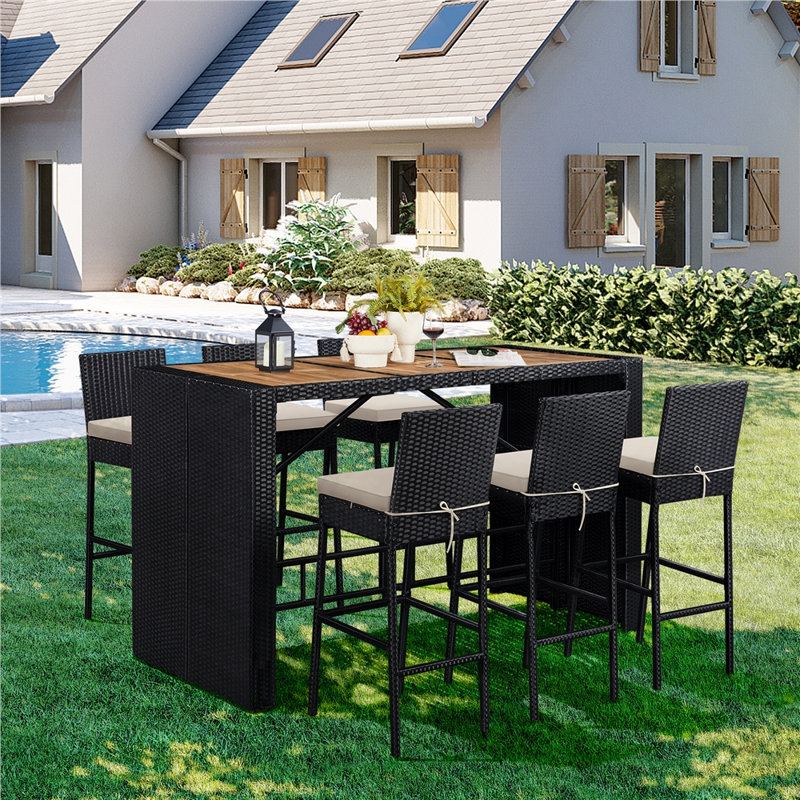 Mobilier de patio en rotin pour 6 personnes avec plateau en bois et coussins amovibles Aybars