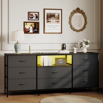 Commode de meuble télé à DEL avec 8 tiroirs en tissu, structure en acier, station de charge et prises de courant, console multimédia pour téléviseur de 65 à 75 pouces, centre de divertissement moderne, gris foncé, États-Unis