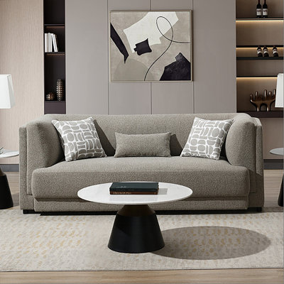 Canapé gris en chenille avec 3 coussins