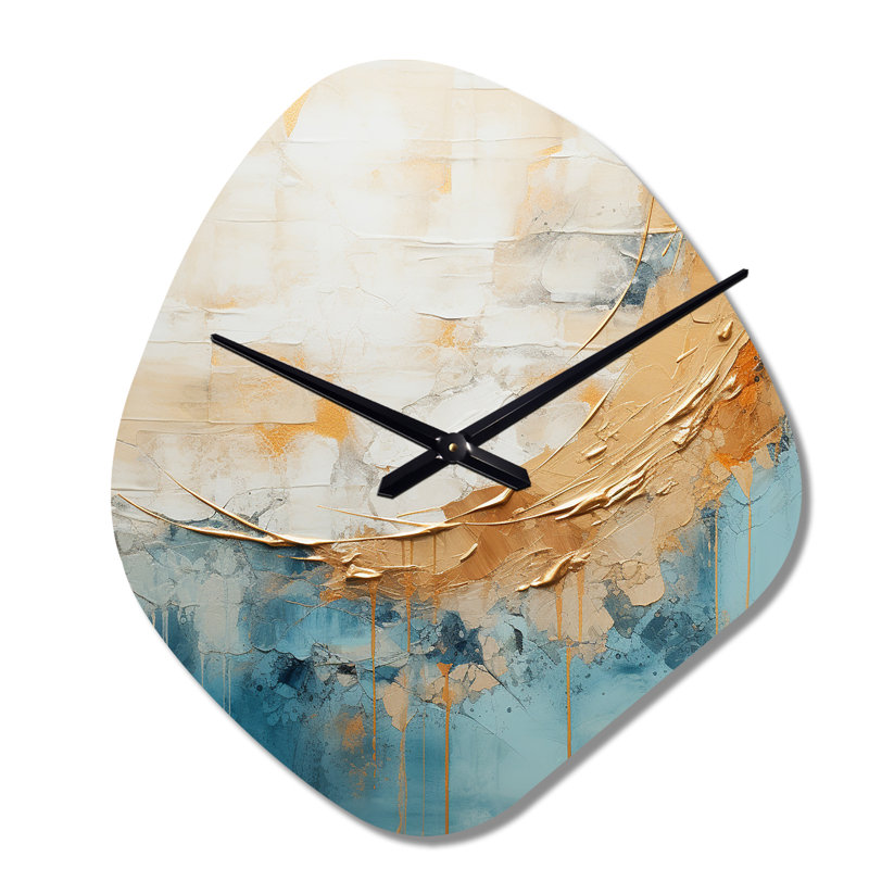 Or et peinture bleue Fusion I - peinture abstraite horloge murale asymétrique en métal, impression d'horloge murale beige