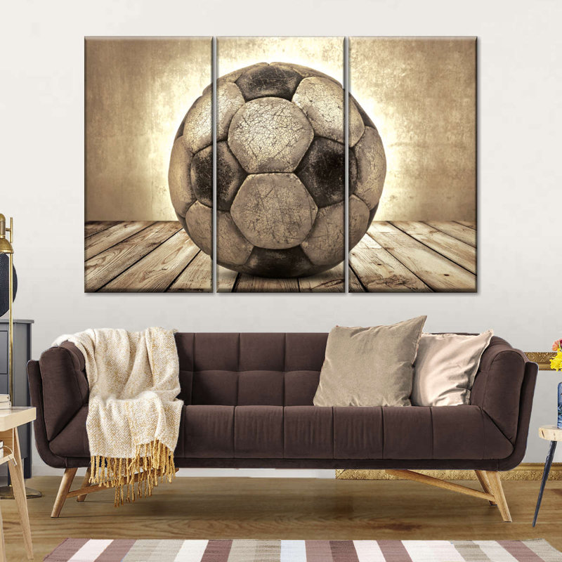 Ensemble de 3 balles de soccer grunge rétro sur toile, H 32 po x l 50 po x P 1,25 po