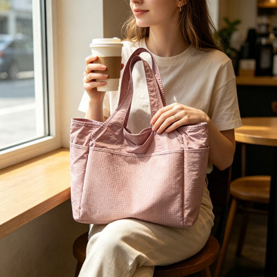 Sac fourre-tout grande capacité en plastique pour femme, sac à main décontracté à bandoulière avec compartiments séparés pour le sec et l'humidité, plusieurs poches, idéal au quotidien pour la salle de sport, le magasinage et les voyages.