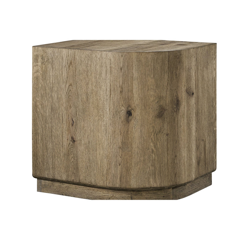 Table d'appoint de style transitionnel en chêne noueux de style transitionnel en bois massif et avec des bords lisses, une conception incurvée, parfaite comme présentoir ou objet dans un décor intérieur contemporain