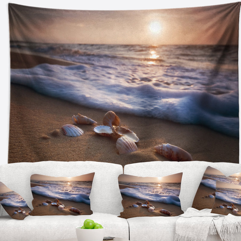 Vagues de plage approchant des coquillages sur une tapisserie de sable, H 32 po x l 39 po