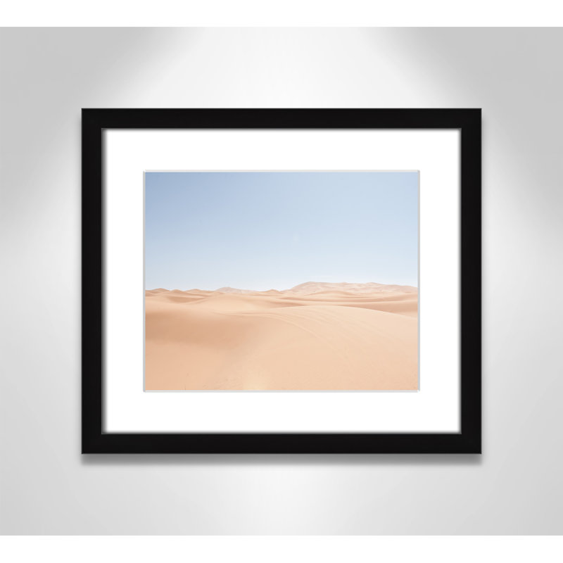 «Desert Serenity» par Mark Eder, Blanc, Cadre noir, H 13 po x l 15 po x P 1,25 po