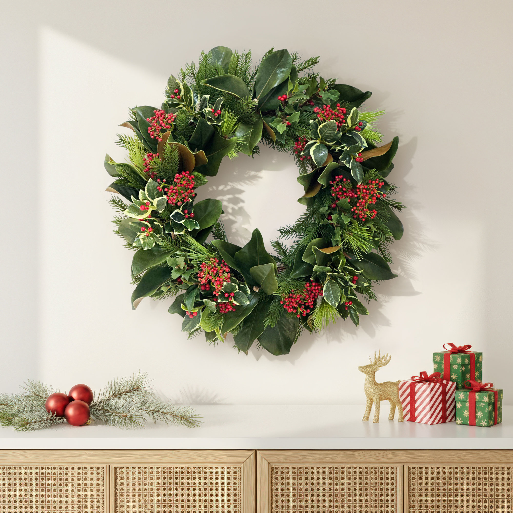 MAGNOLIA HOLLY WREATH