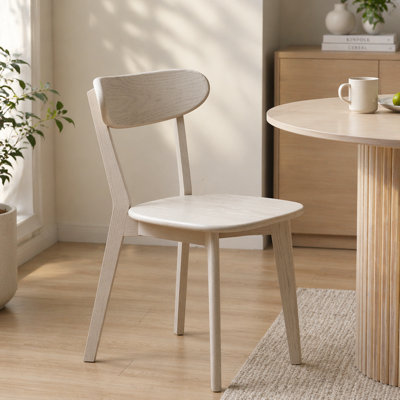 Chaise en bois massif