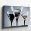 Toile, composition minimaliste avec trois verres à martini élégants disposés en art mural, une rangée sur fond neutre-855155449