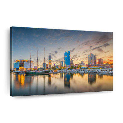 " Milwaukee Downtown "