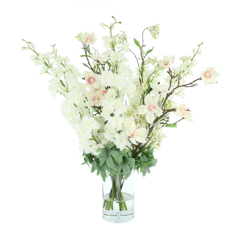 Arrangement delphinium et papillon magnolia